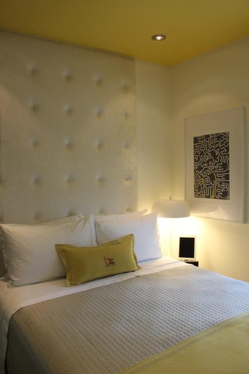 Baystreet Hotel/Motel Toronto Room photo