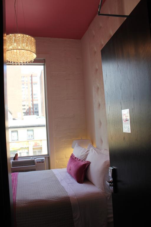 Baystreet Hotel/Motel Toronto Room photo