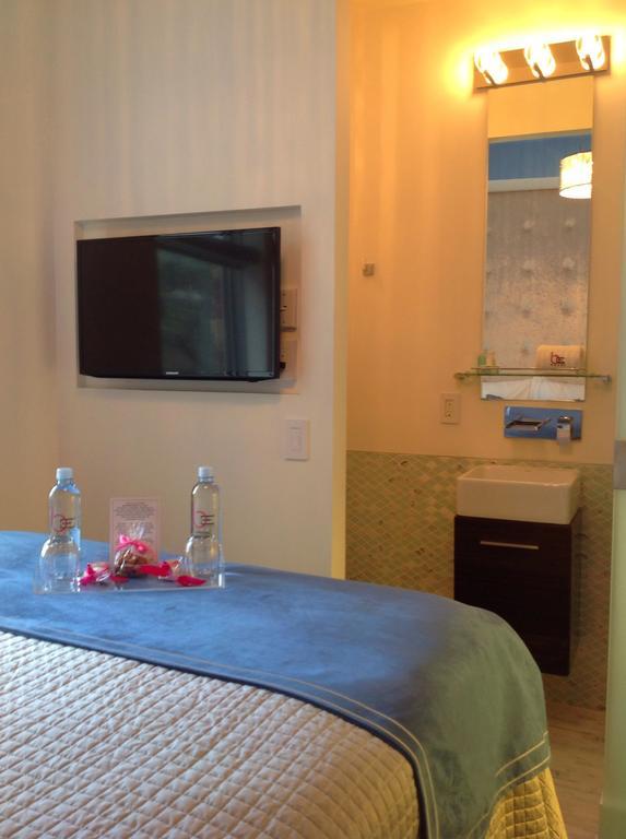 Baystreet Hotel/Motel Toronto Room photo
