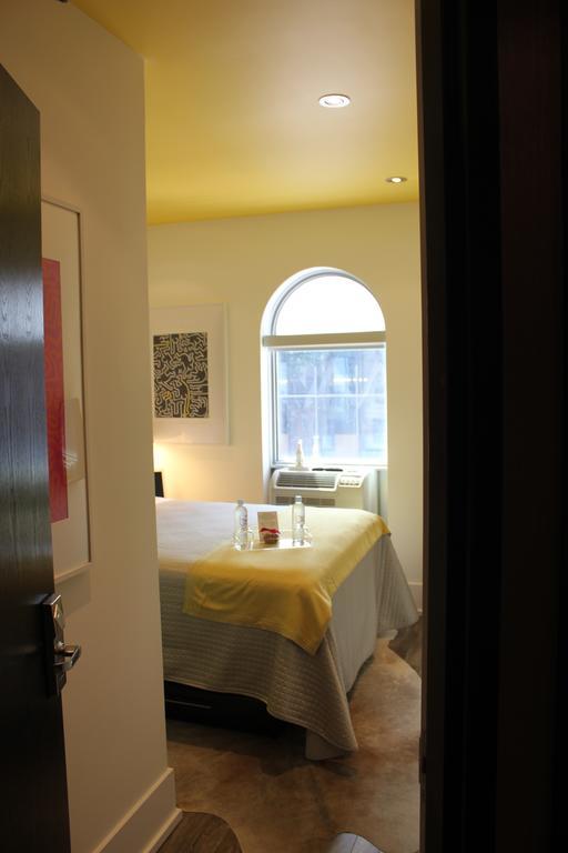Baystreet Hotel/Motel Toronto Room photo
