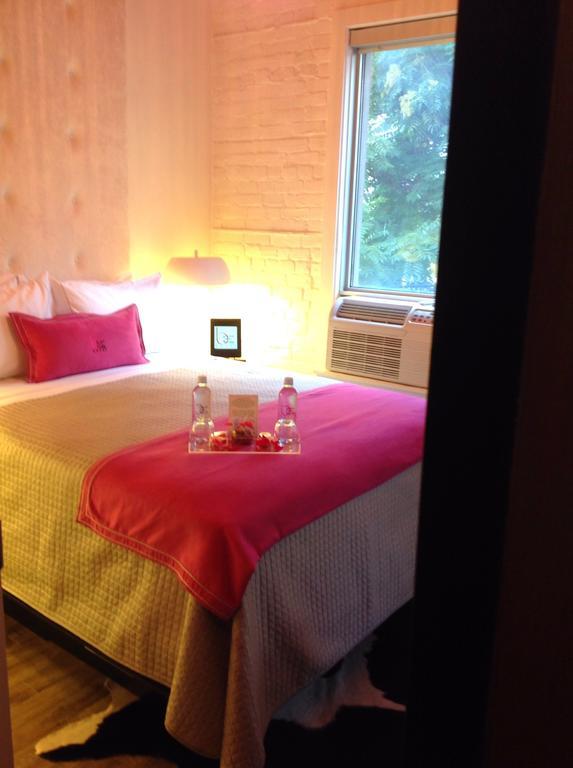 Baystreet Hotel/Motel Toronto Room photo