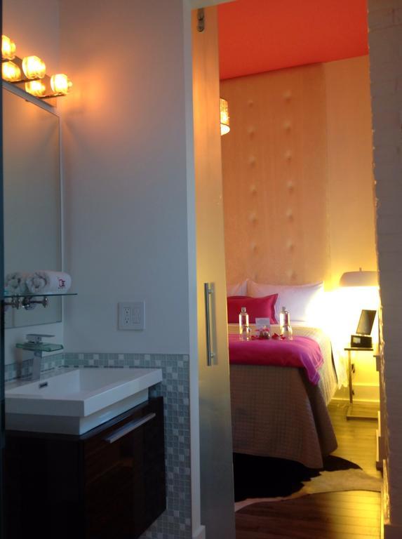Baystreet Hotel/Motel Toronto Room photo