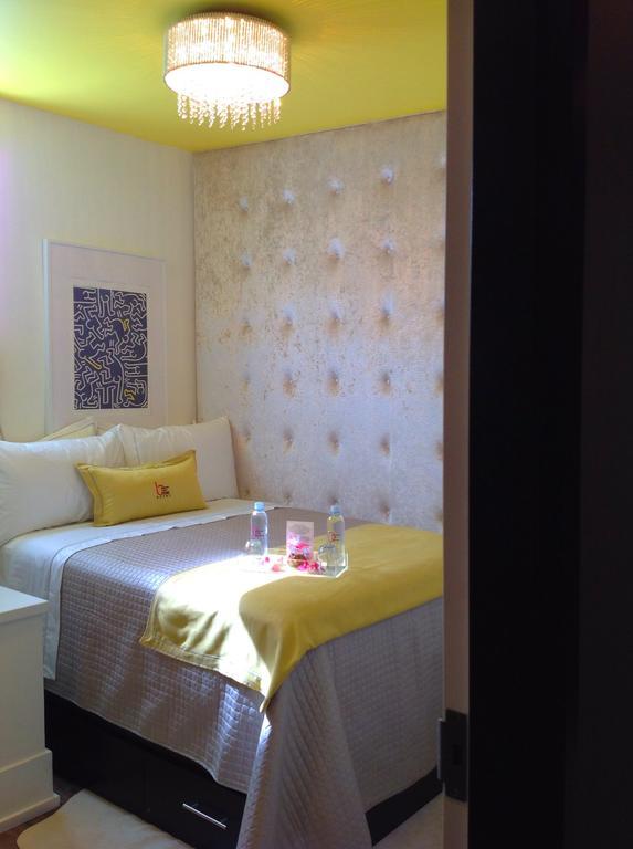 Baystreet Hotel/Motel Toronto Room photo