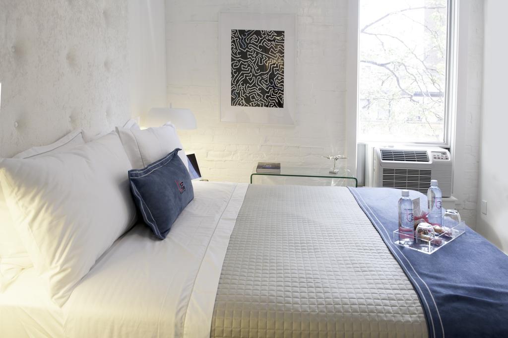 Baystreet Hotel/Motel Toronto Room photo