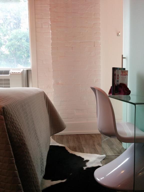 Baystreet Hotel/Motel Toronto Room photo